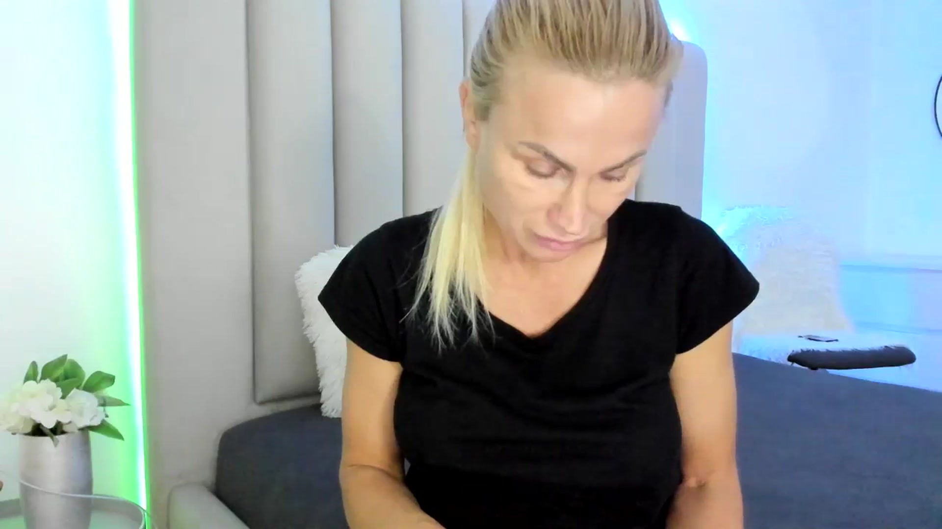 Gallery image thumbnail from Hrystina_'s myfreecams stream on, 02/13/2026, 16:34 image 2 of 20