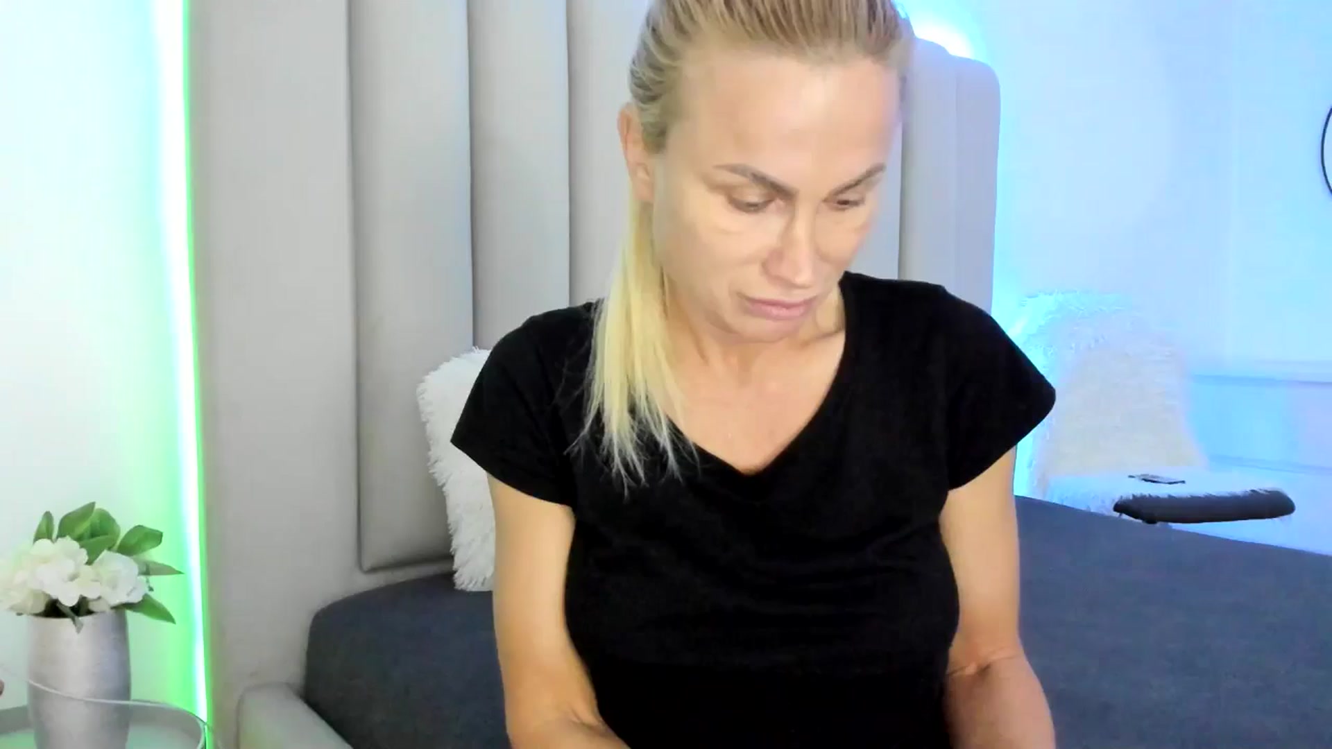 Gallery image thumbnail from Hrystina_'s myfreecams stream on, 02/13/2026, 16:34 image 1 of 20