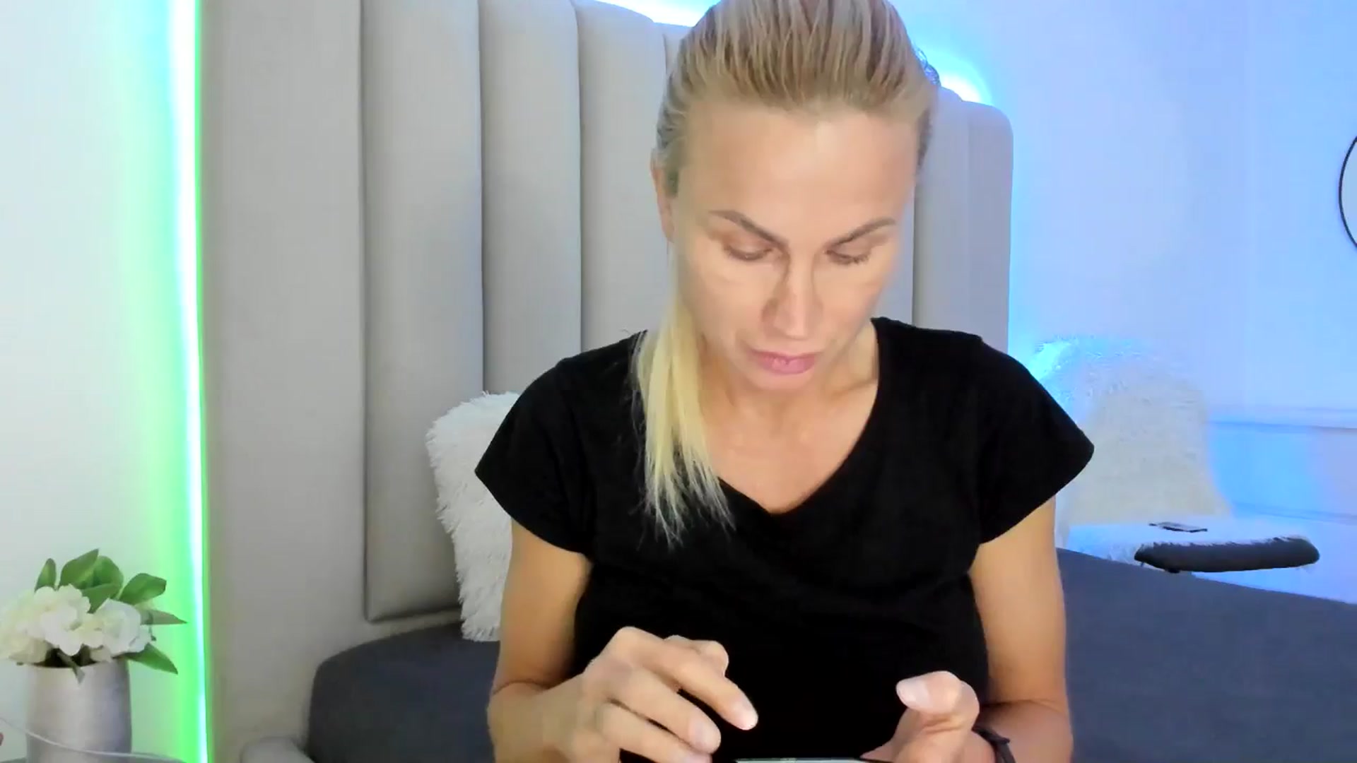 Gallery image thumbnail from Hrystina_'s myfreecams stream on, 02/13/2026, 16:34 image 5 of 20