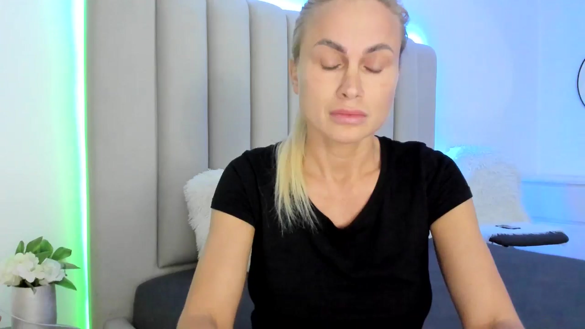 Gallery image thumbnail from Hrystina_'s myfreecams stream on, 02/13/2026, 16:34 image 13 of 20