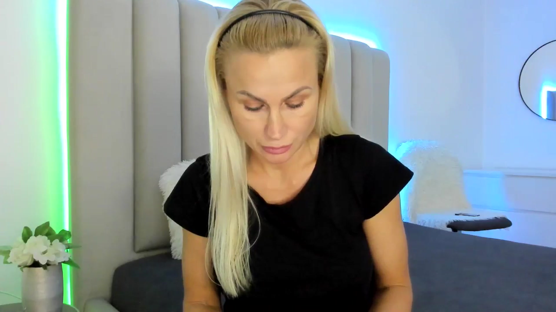 Gallery image thumbnail from Hrystina_'s myfreecams stream on, 02/16/2026, 17:40 image 3 of 20