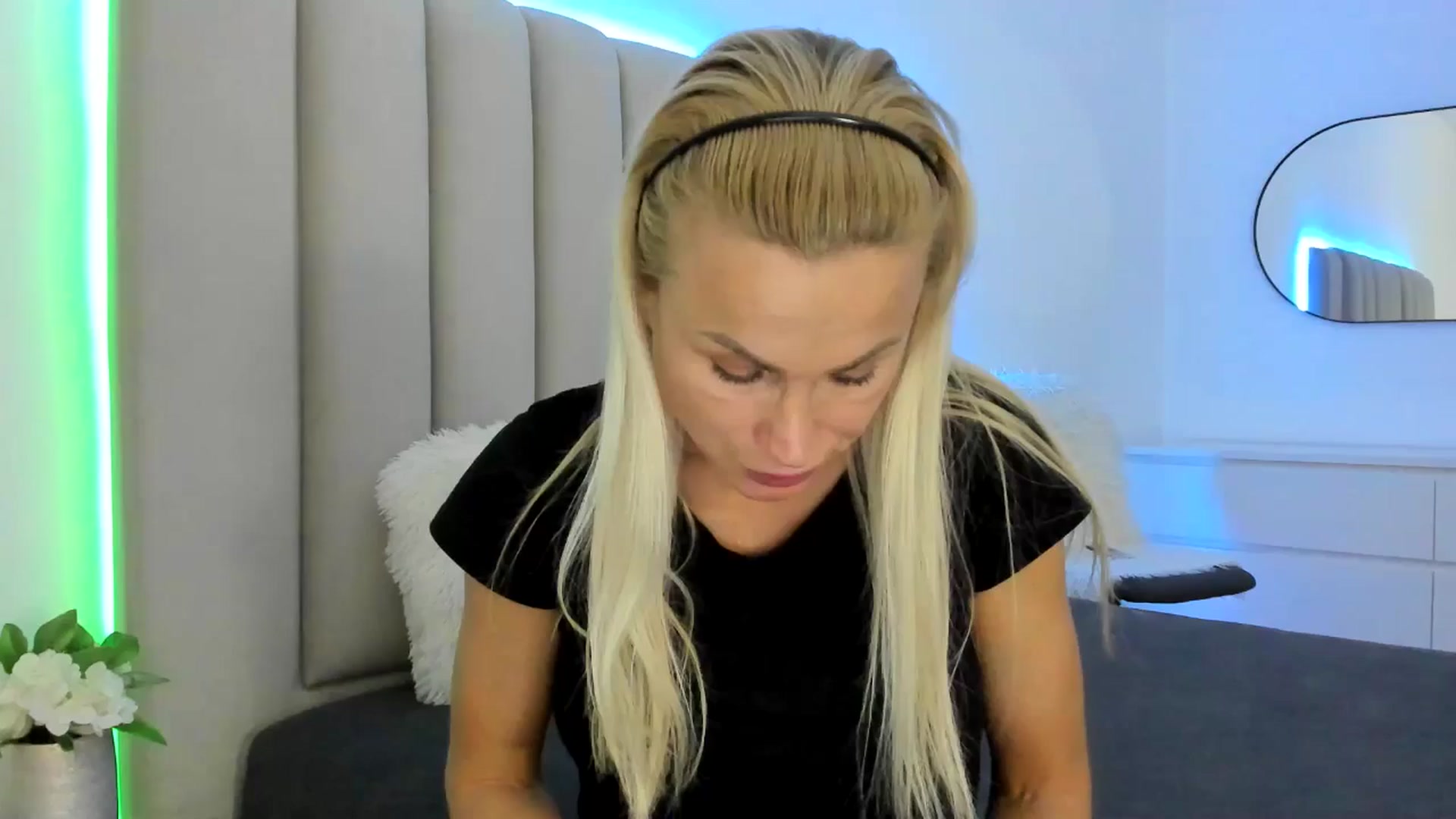 Gallery image thumbnail from Hrystina_'s myfreecams stream on, 02/17/2026, 16:39 image 13 of 20