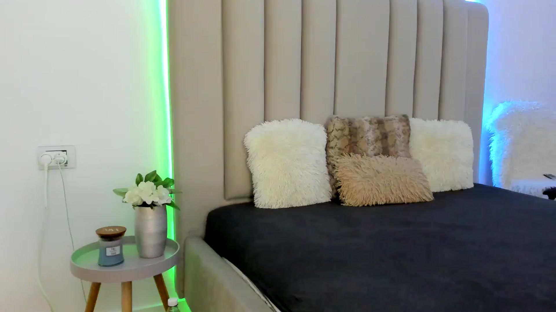 Gallery image thumbnail from Hrystina_'s myfreecams stream on, 02/17/2026, 16:39 image 17 of 20