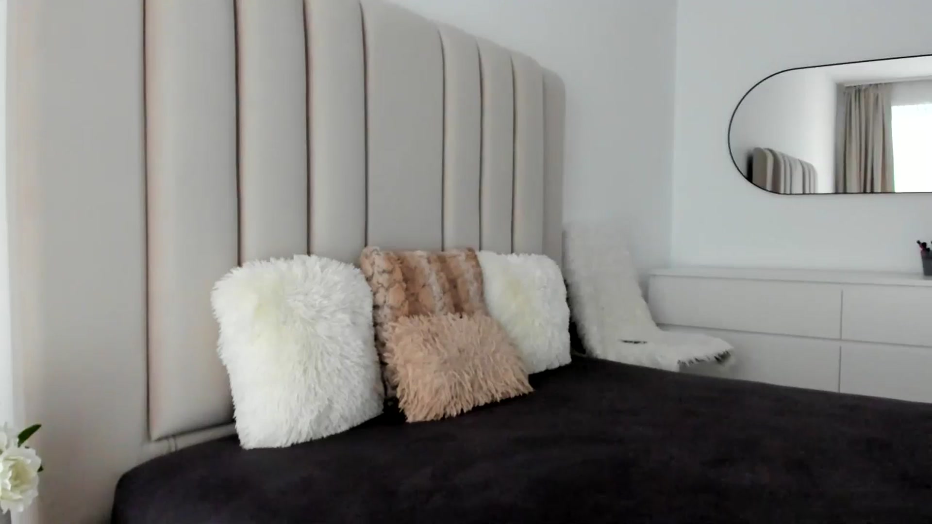 Gallery image thumbnail from Hrystina_'s myfreecams stream on, 02/24/2026, 16:25 image 17 of 20