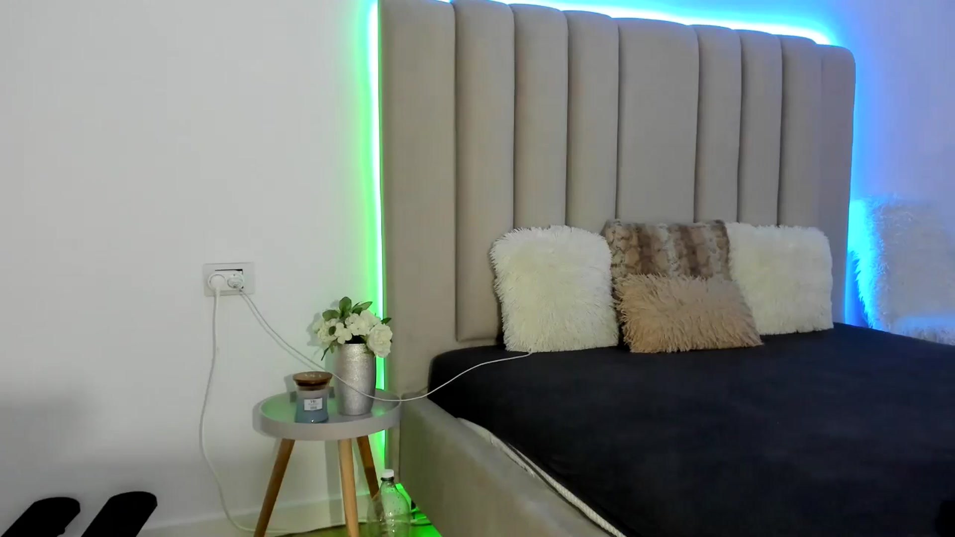 Gallery image thumbnail from Hrystina_'s myfreecams stream on, 02/25/2026, 17:09 image 4 of 20