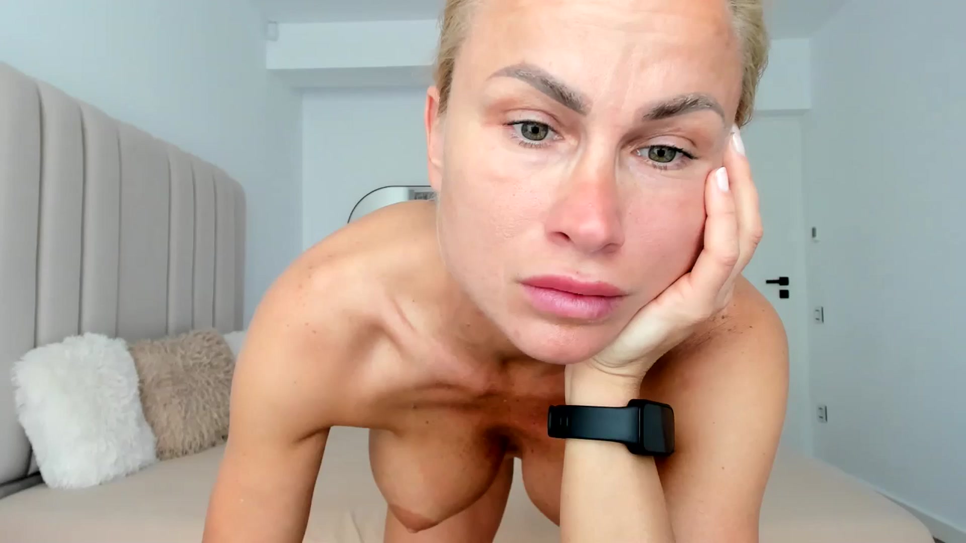 Gallery image thumbnail from Hrystina_'s myfreecams stream on, 05/05/2026, 16:57 image 1 of 20