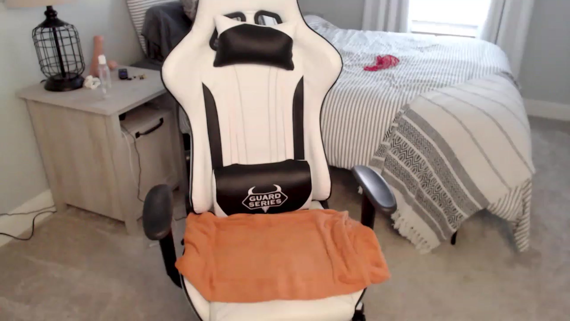 Gallery image thumbnail from HufflepuffHoe's myfreecams stream on, 11/21/2022, 21:19 image 1 of 20