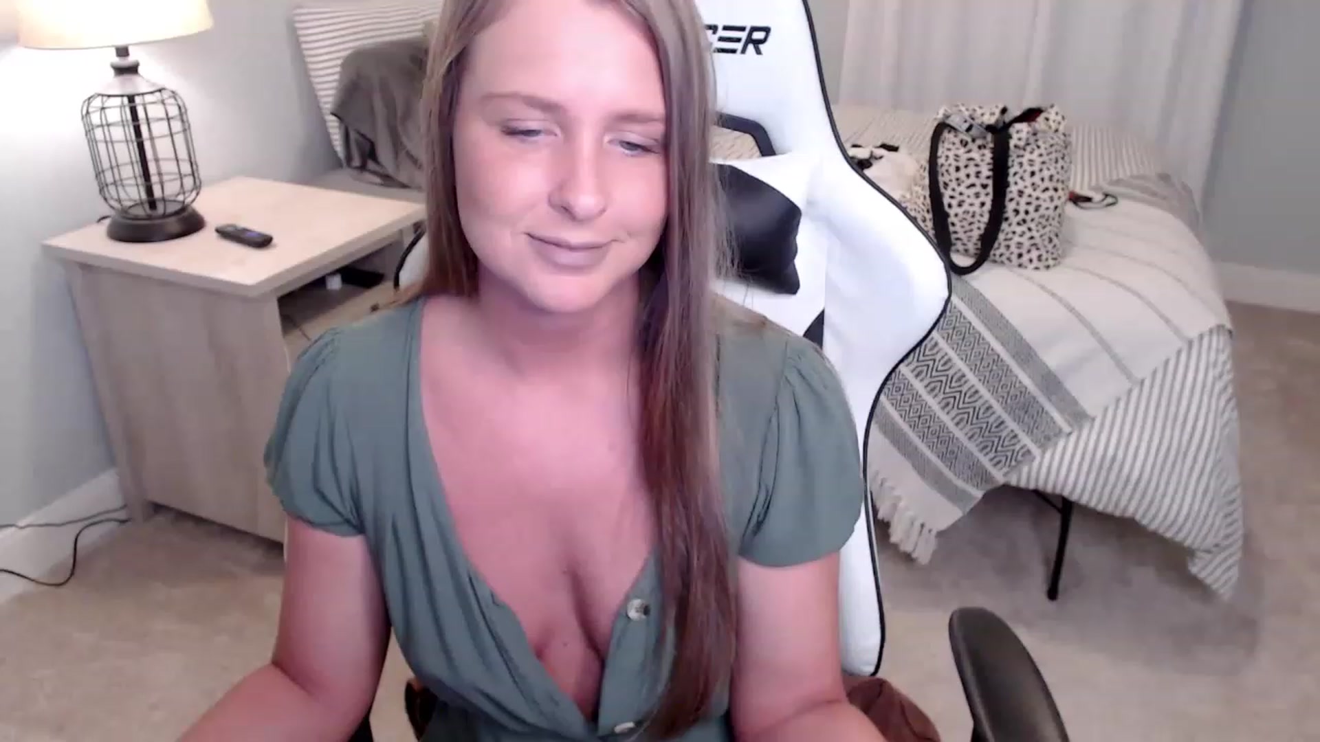 Gallery image thumbnail from HufflepuffHoe's myfreecams stream on, 11/30/2022, 22:07 image 13 of 20