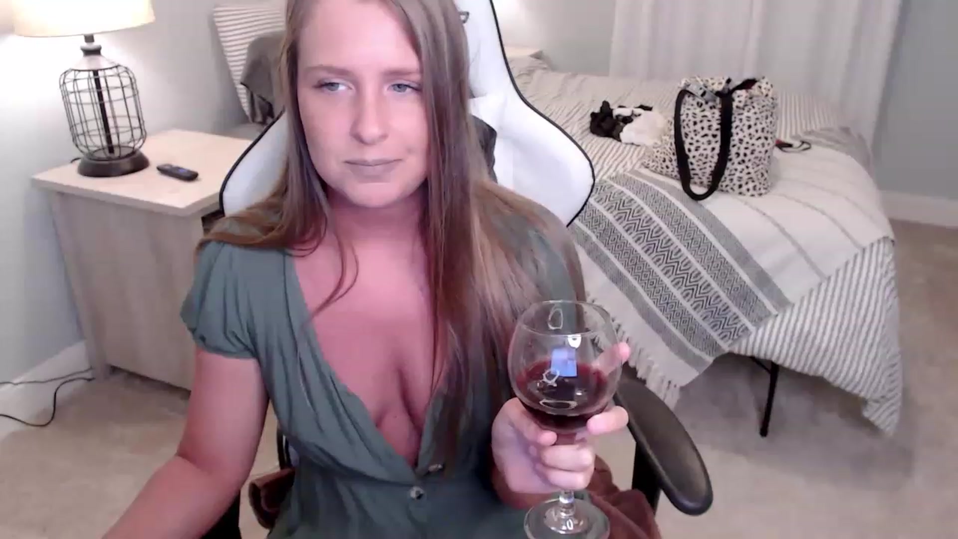 Gallery image thumbnail from HufflepuffHoe's myfreecams stream on, 11/30/2022, 22:07 image 11 of 20