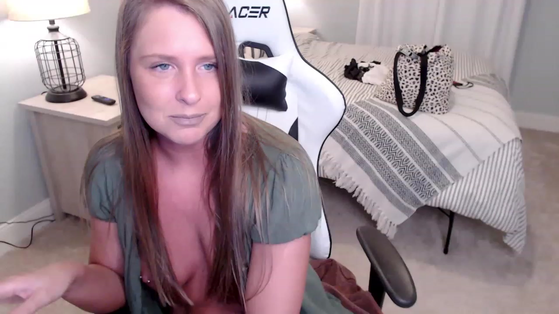 Gallery image thumbnail from HufflepuffHoe's myfreecams stream on, 11/30/2022, 22:07 image 6 of 20