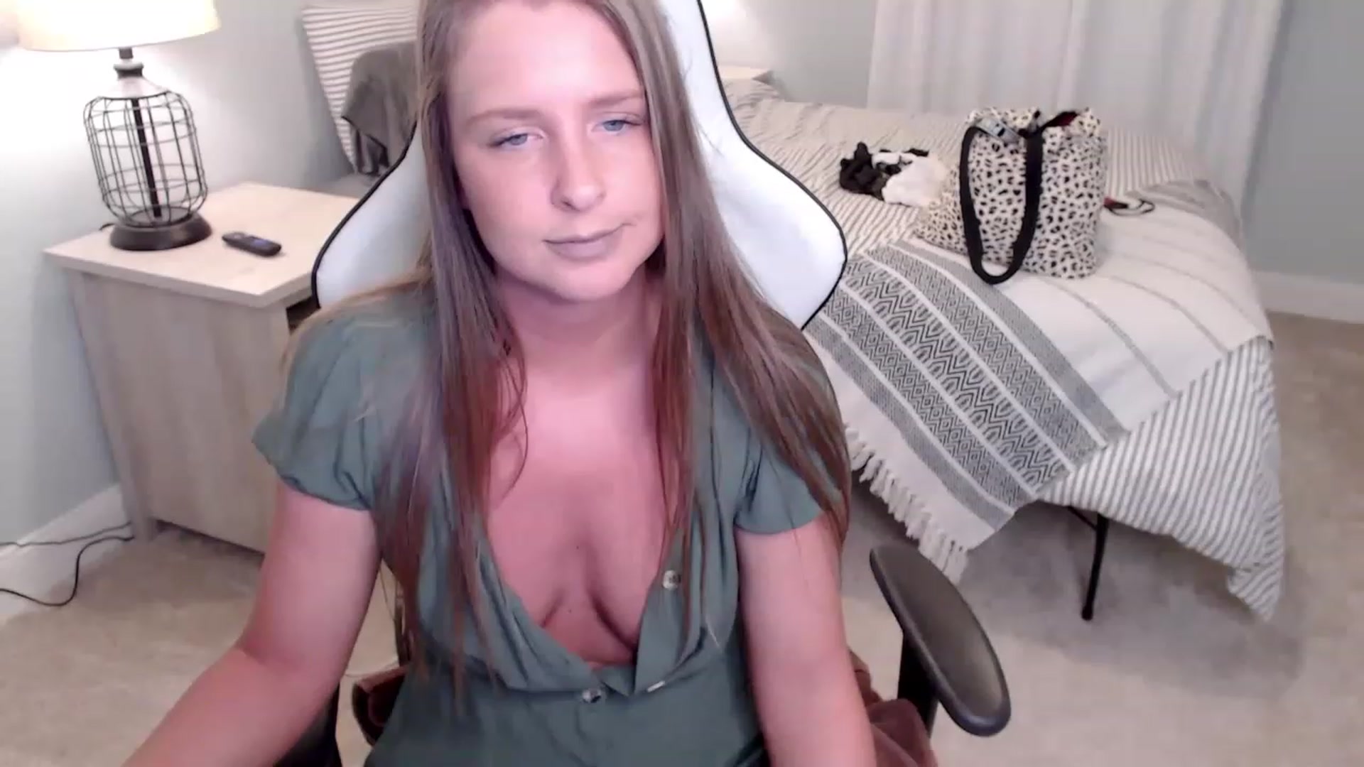 Gallery image thumbnail from HufflepuffHoe's myfreecams stream on, 11/30/2022, 22:07 image 12 of 20