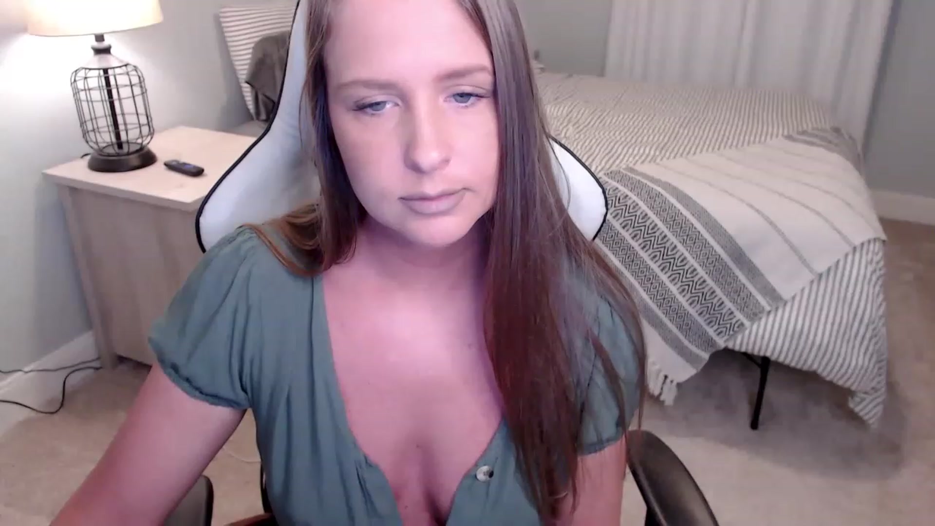 Gallery image thumbnail from HufflepuffHoe's myfreecams stream on, 12/01/2022, 20:16 image 14 of 20