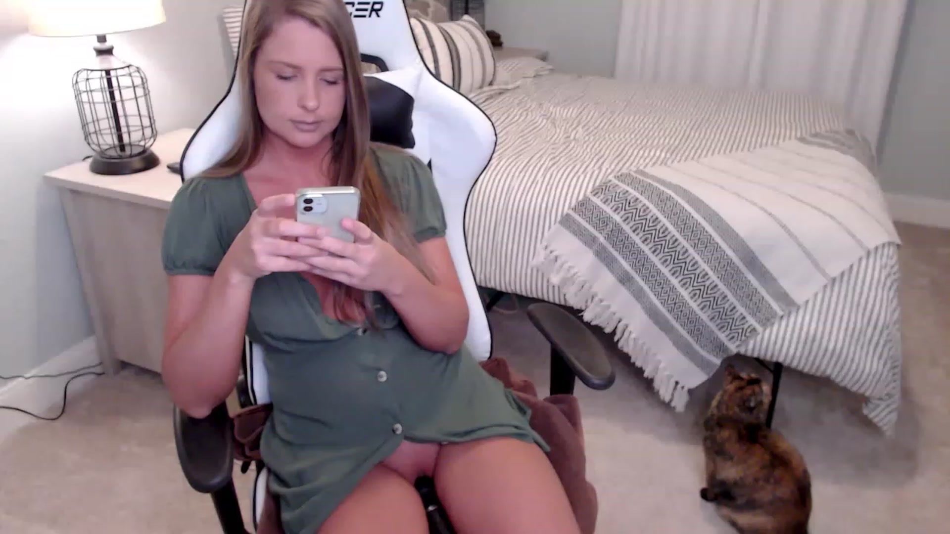 Gallery image thumbnail from HufflepuffHoe's myfreecams stream on, 12/01/2022, 20:16 image 6 of 20
