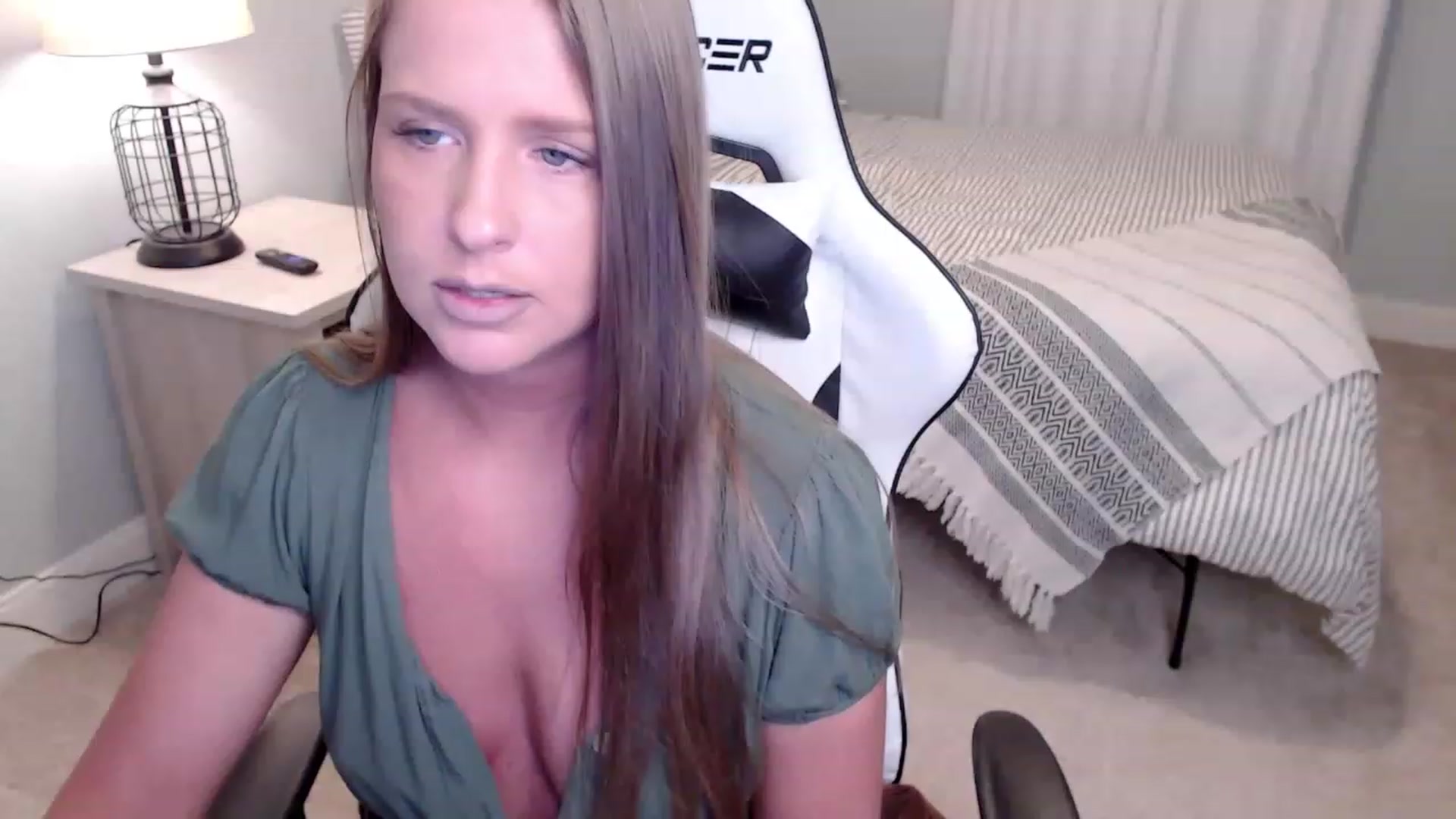 Gallery image thumbnail from HufflepuffHoe's myfreecams stream on, 12/01/2022, 20:16 image 13 of 20