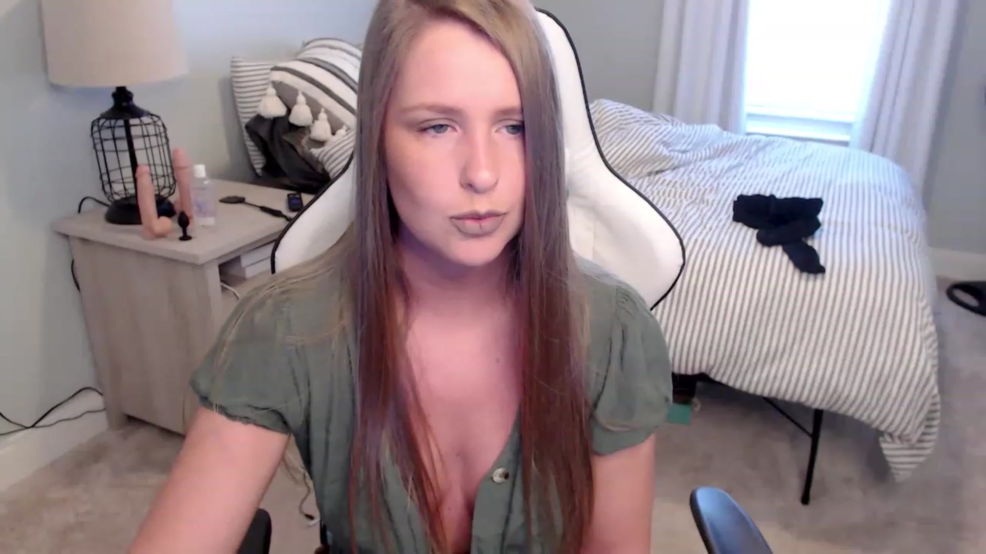 Gallery image thumbnail from HufflepuffHoe's myfreecams stream on, 12/29/2022, 22:14 image 3 of 20