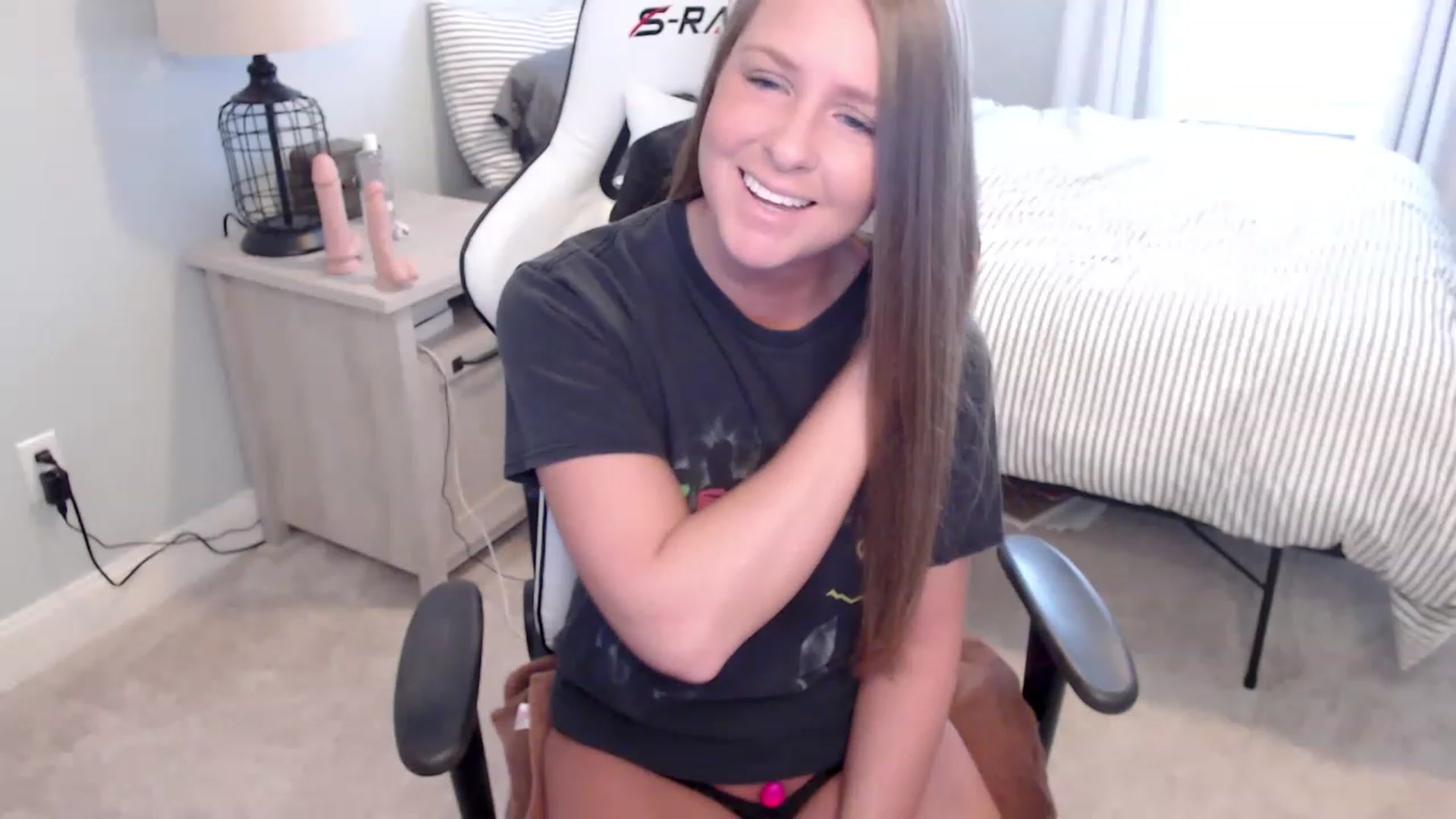 Gallery image thumbnail from HufflepuffHoe's myfreecams stream on, 01/12/2023, 21:57 image 2 of 20
