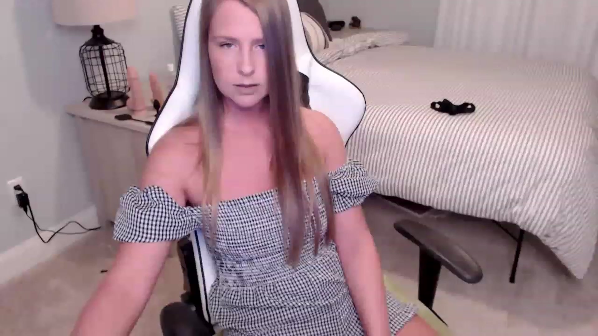 Gallery image thumbnail from HufflepuffHoe's myfreecams stream on, 01/18/2023, 19:32 image 6 of 20