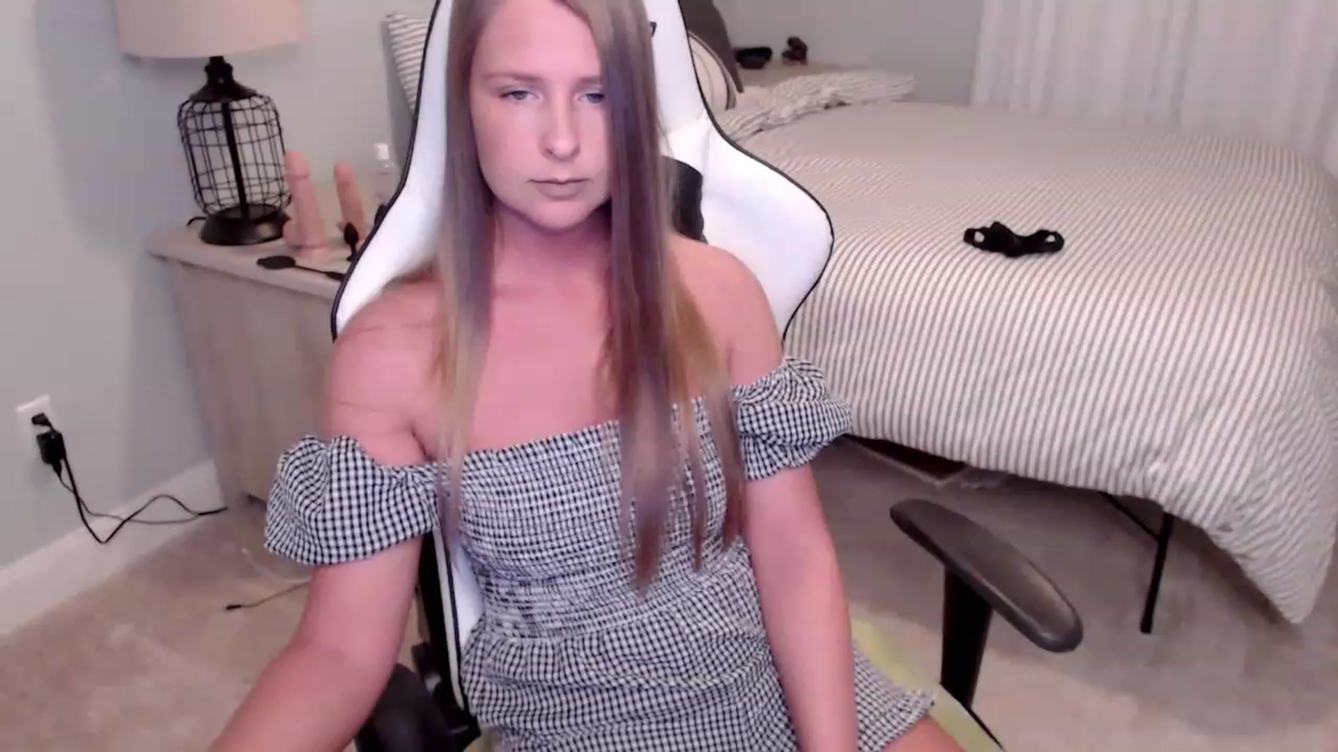 Gallery image thumbnail from HufflepuffHoe's myfreecams stream on, 01/18/2023, 19:32 image 5 of 20
