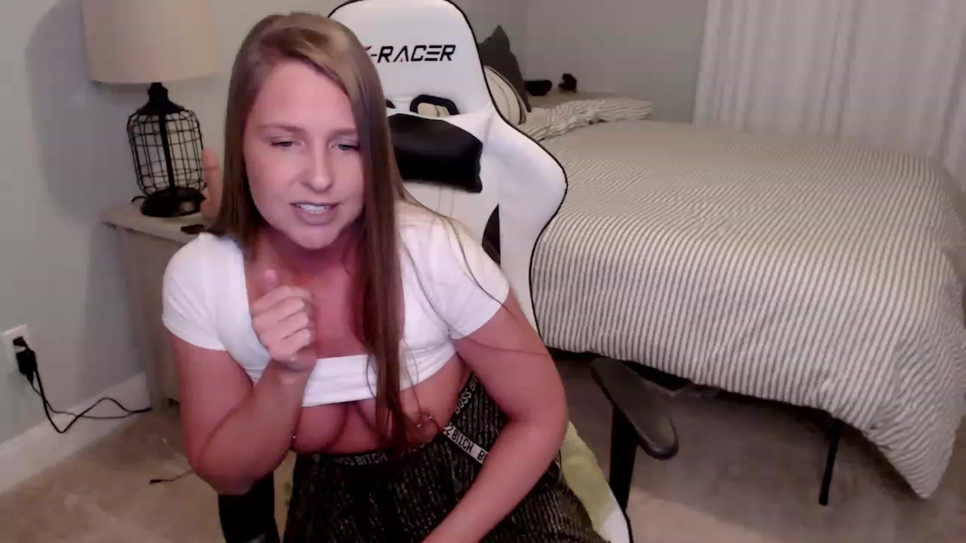 Gallery image thumbnail from HufflepuffHoe's myfreecams stream on, 01/18/2023, 20:56 image 19 of 20