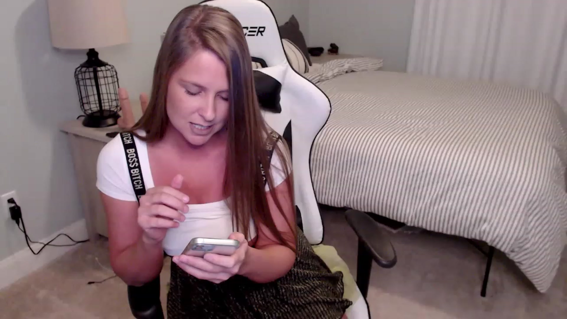Gallery image thumbnail from HufflepuffHoe's myfreecams stream on, 01/18/2023, 20:56 image 15 of 20