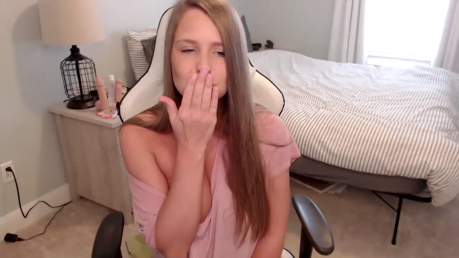 Gallery image thumbnail from HufflepuffHoe's myfreecams stream on, 01/25/2023, 20:49 image 10 of 20