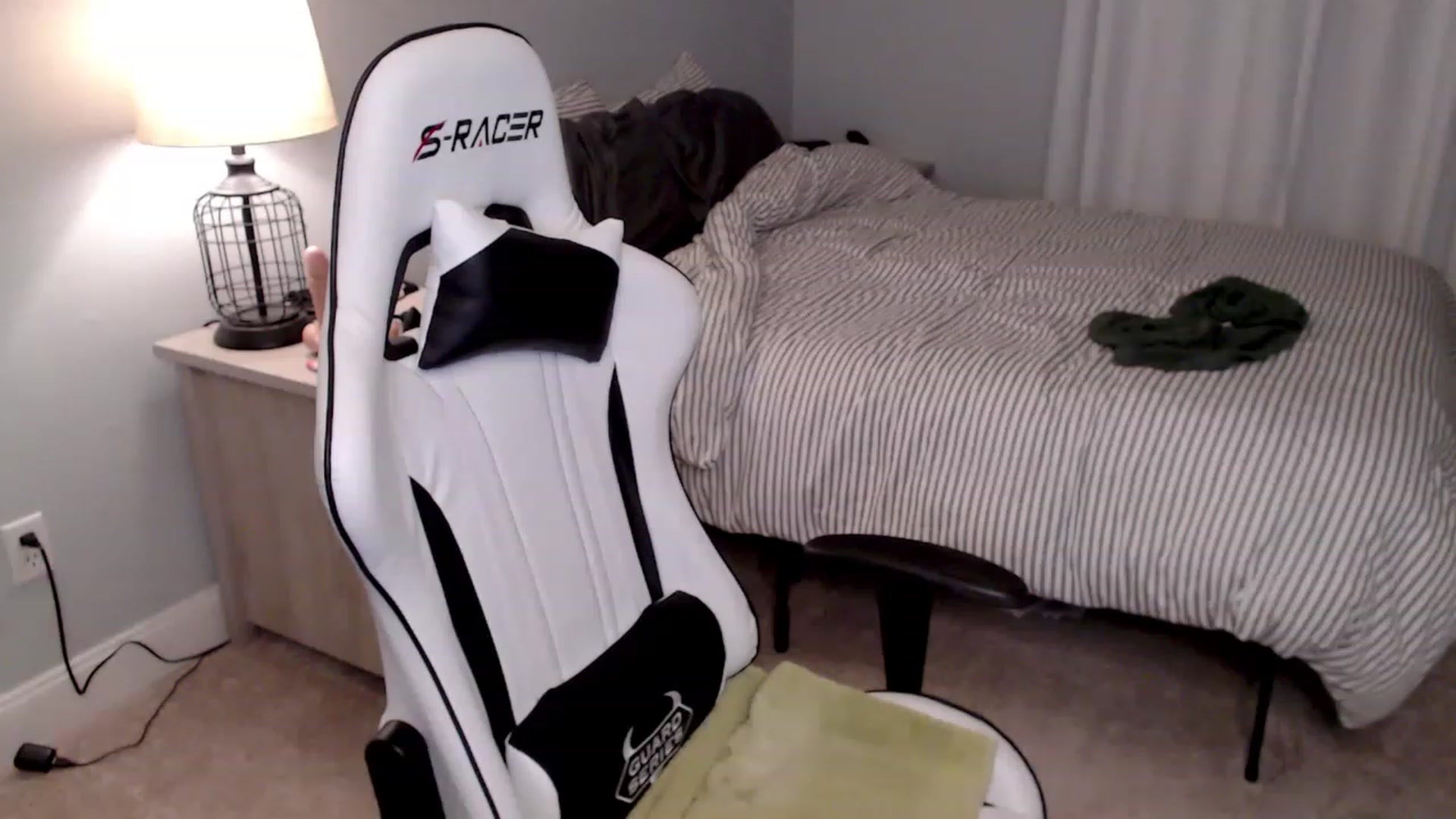 Gallery image thumbnail from HufflepuffHoe's myfreecams stream on, 01/27/2023, 19:21 image 9 of 20