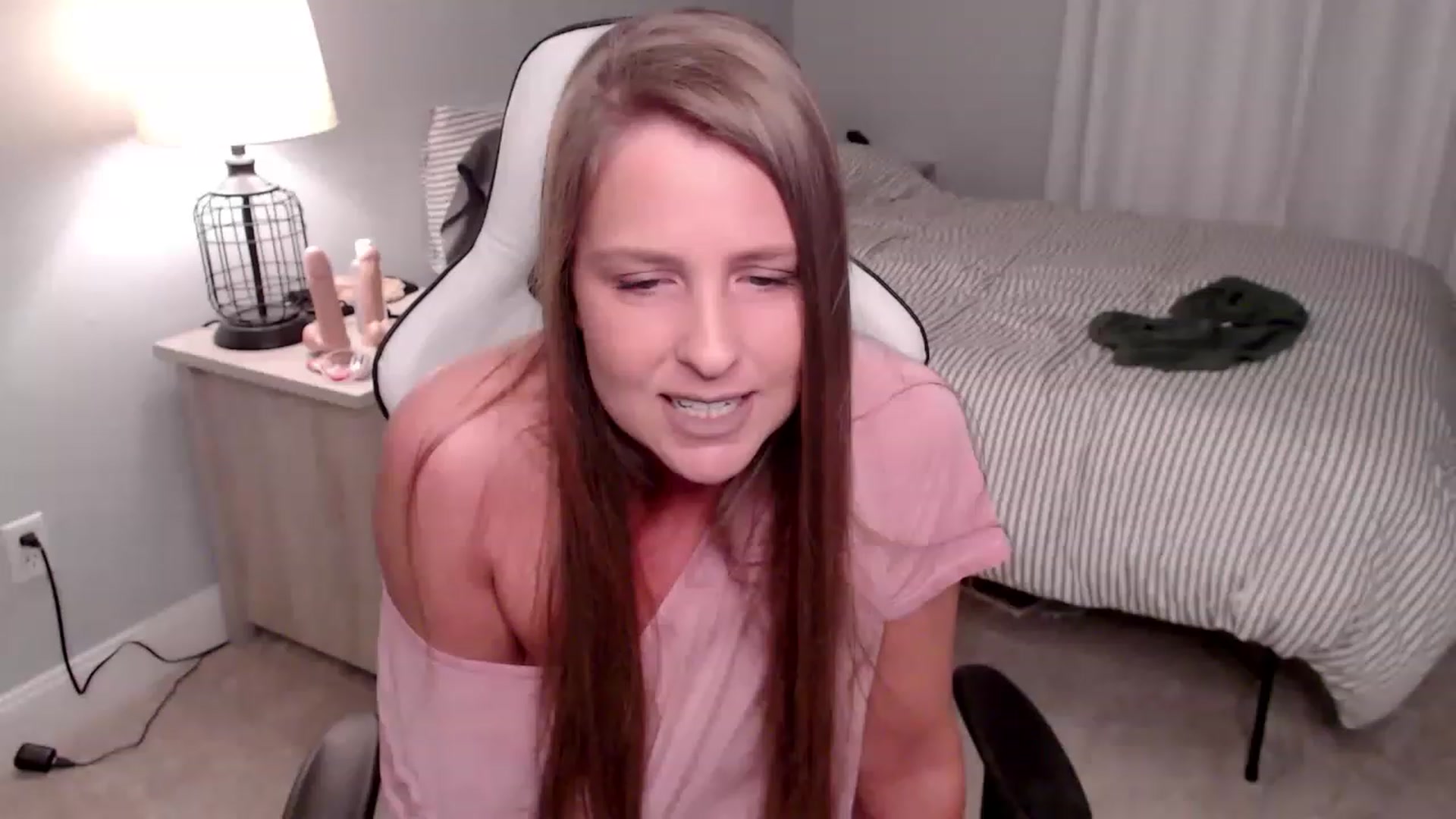 Gallery image thumbnail from HufflepuffHoe's myfreecams stream on, 01/27/2023, 19:21 image 12 of 20