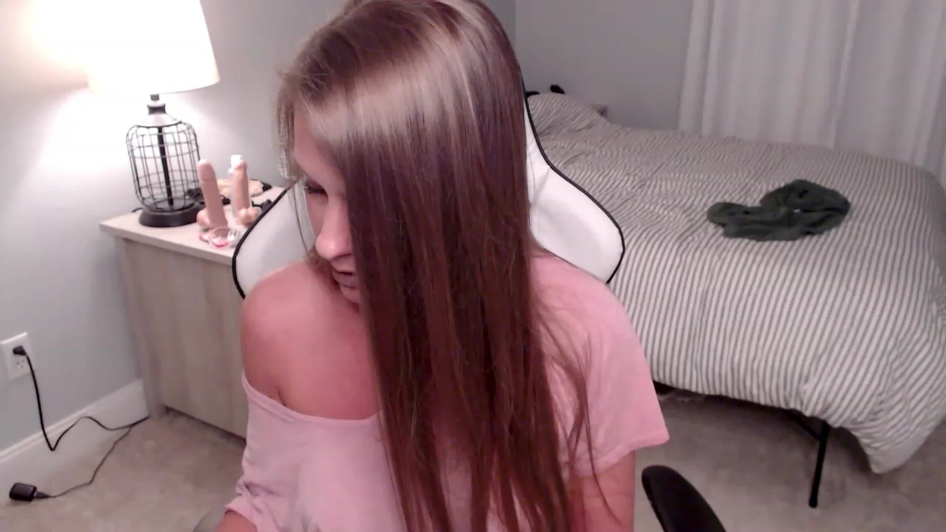 Gallery image thumbnail from HufflepuffHoe's myfreecams stream on, 01/27/2023, 19:21 image 4 of 20
