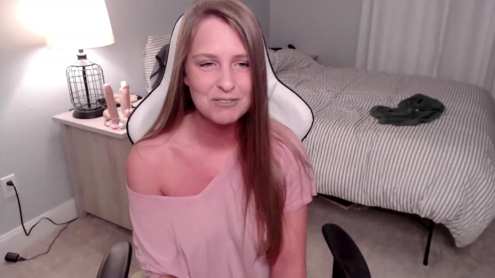 Gallery image thumbnail from HufflepuffHoe's myfreecams stream on, 01/27/2023, 19:21 image 8 of 20