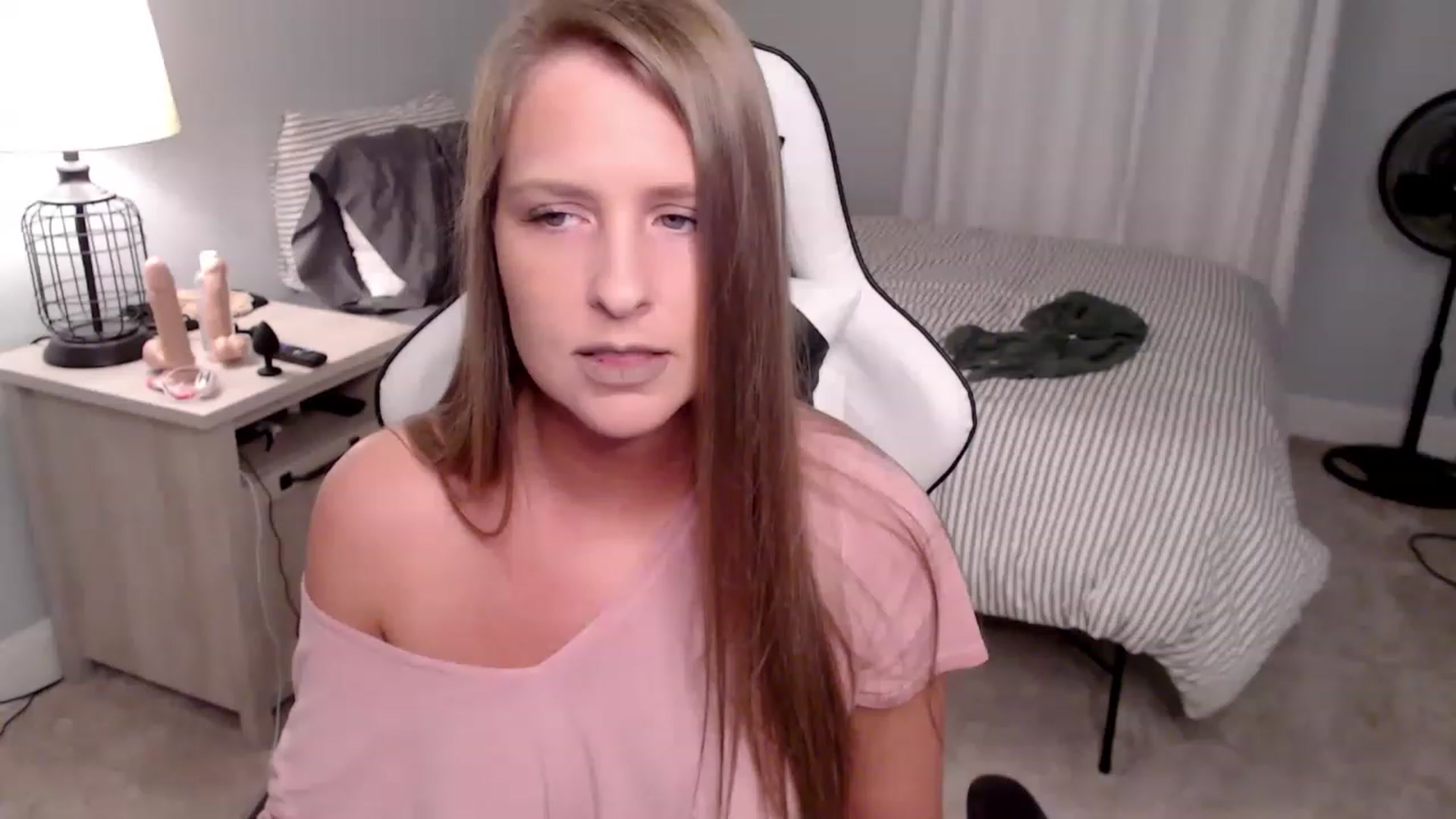 Gallery image thumbnail from HufflepuffHoe's myfreecams stream on, 01/27/2023, 19:21 image 19 of 20