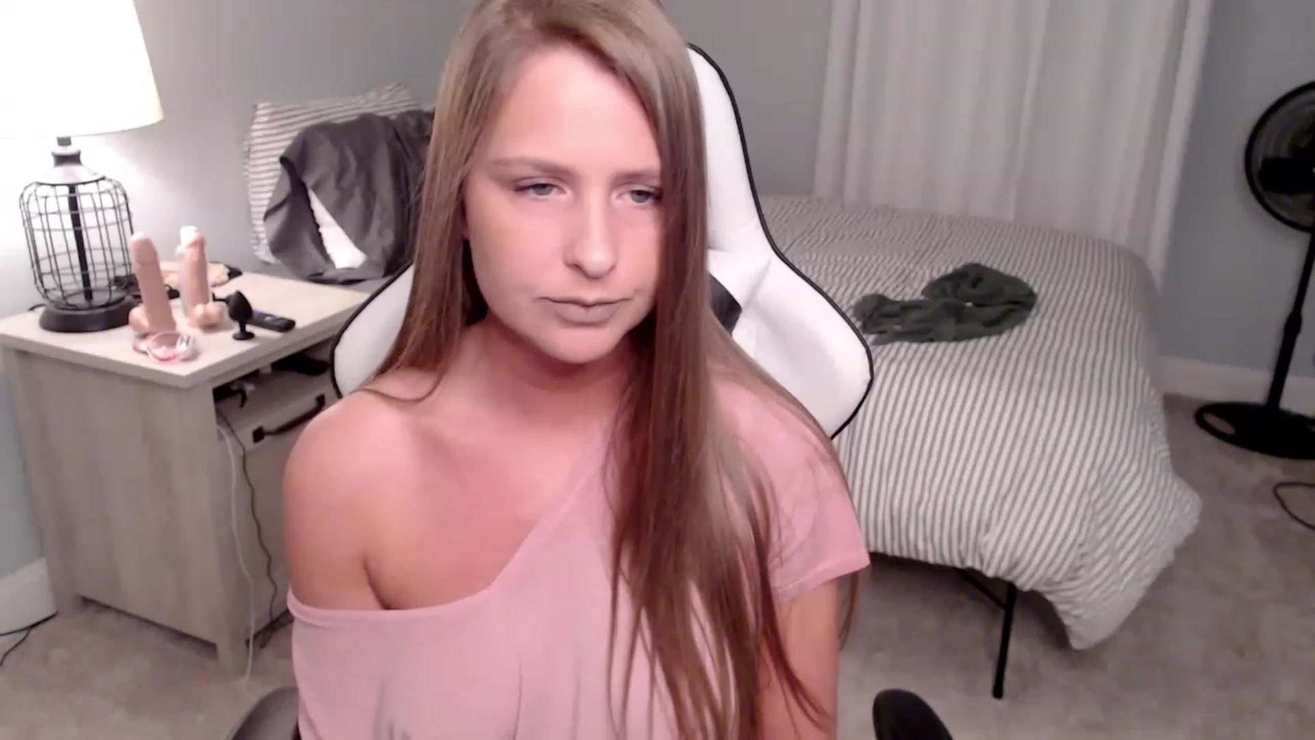 Gallery image thumbnail from HufflepuffHoe's myfreecams stream on, 01/27/2023, 19:21 image 16 of 20