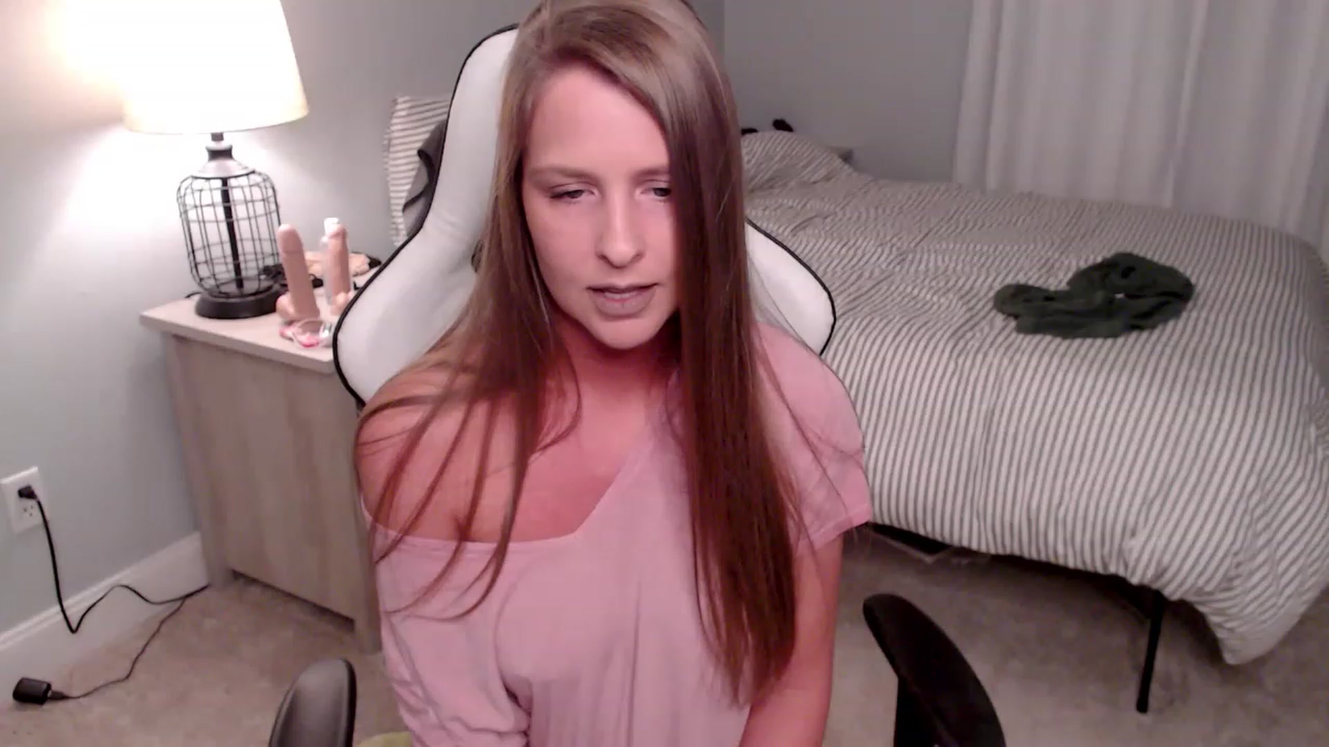 Gallery image thumbnail from HufflepuffHoe's myfreecams stream on, 01/27/2023, 19:21 image 10 of 20