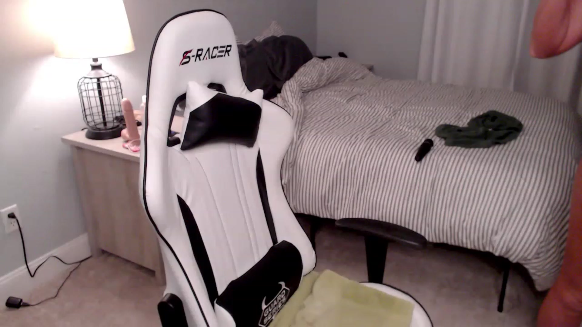 Gallery image thumbnail from HufflepuffHoe's myfreecams stream on, 01/27/2023, 19:21 image 3 of 20