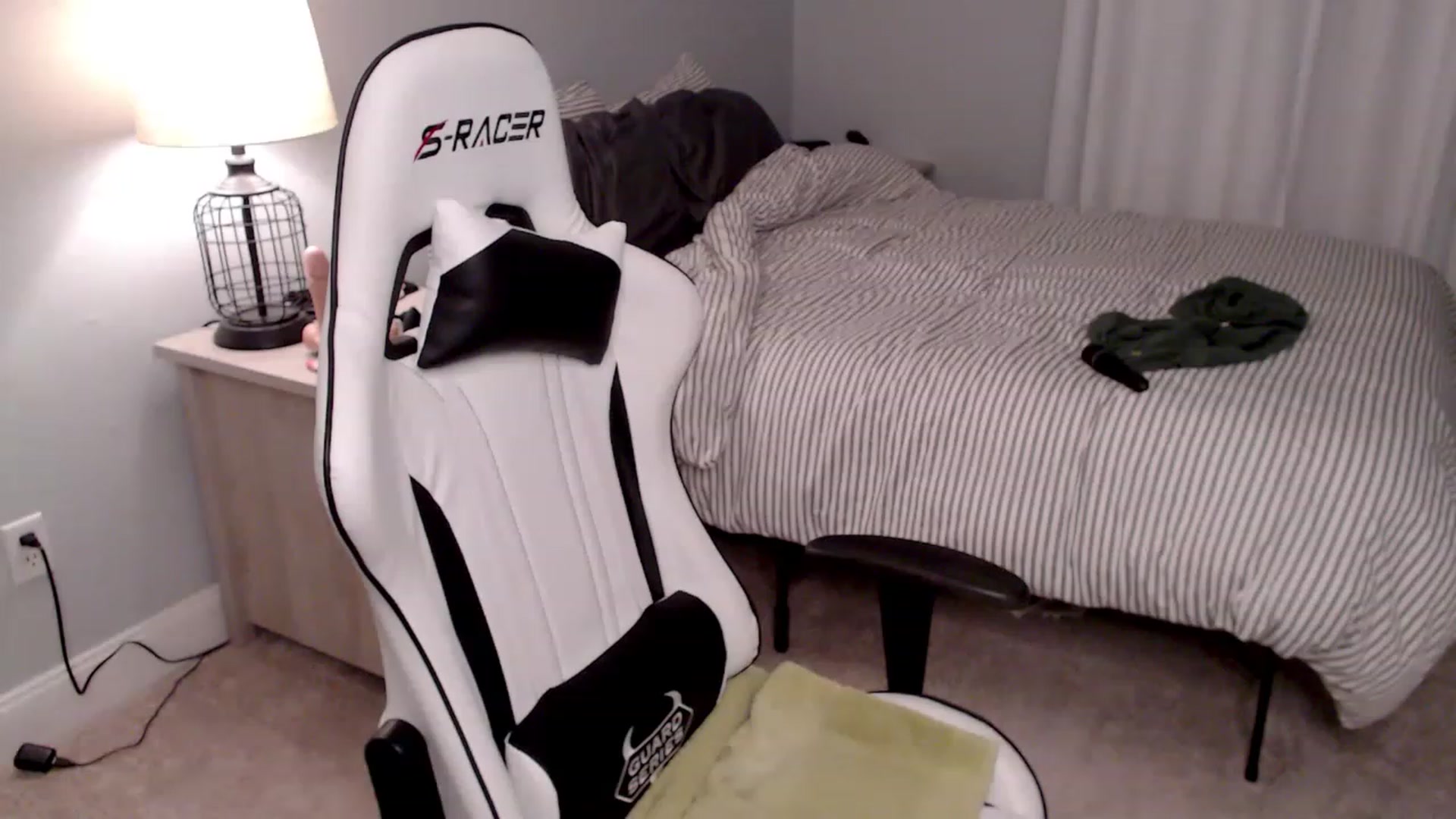 Gallery image thumbnail from HufflepuffHoe's myfreecams stream on, 01/27/2023, 19:21 image 14 of 20