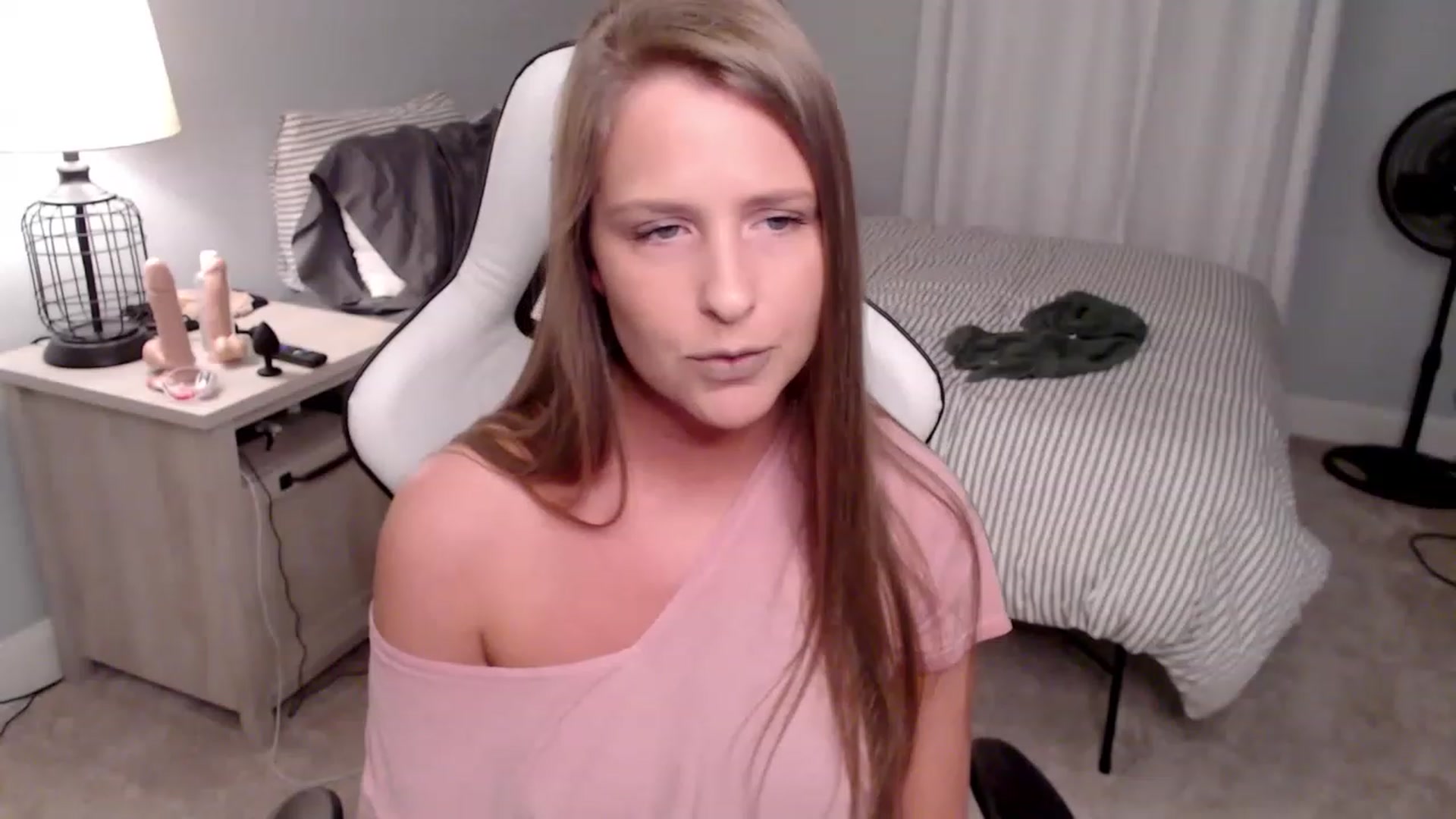 Gallery image thumbnail from HufflepuffHoe's myfreecams stream on, 01/27/2023, 19:21 image 18 of 20