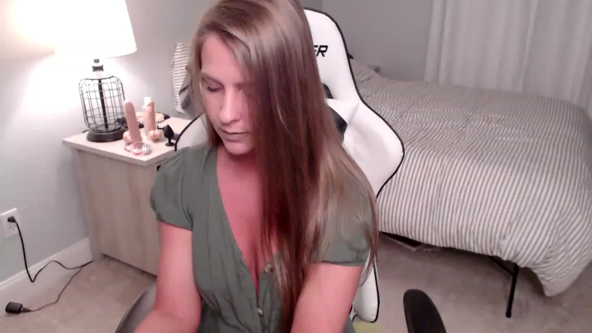 Gallery image thumbnail from HufflepuffHoe's myfreecams stream on, 01/27/2023, 19:21 image 1 of 20