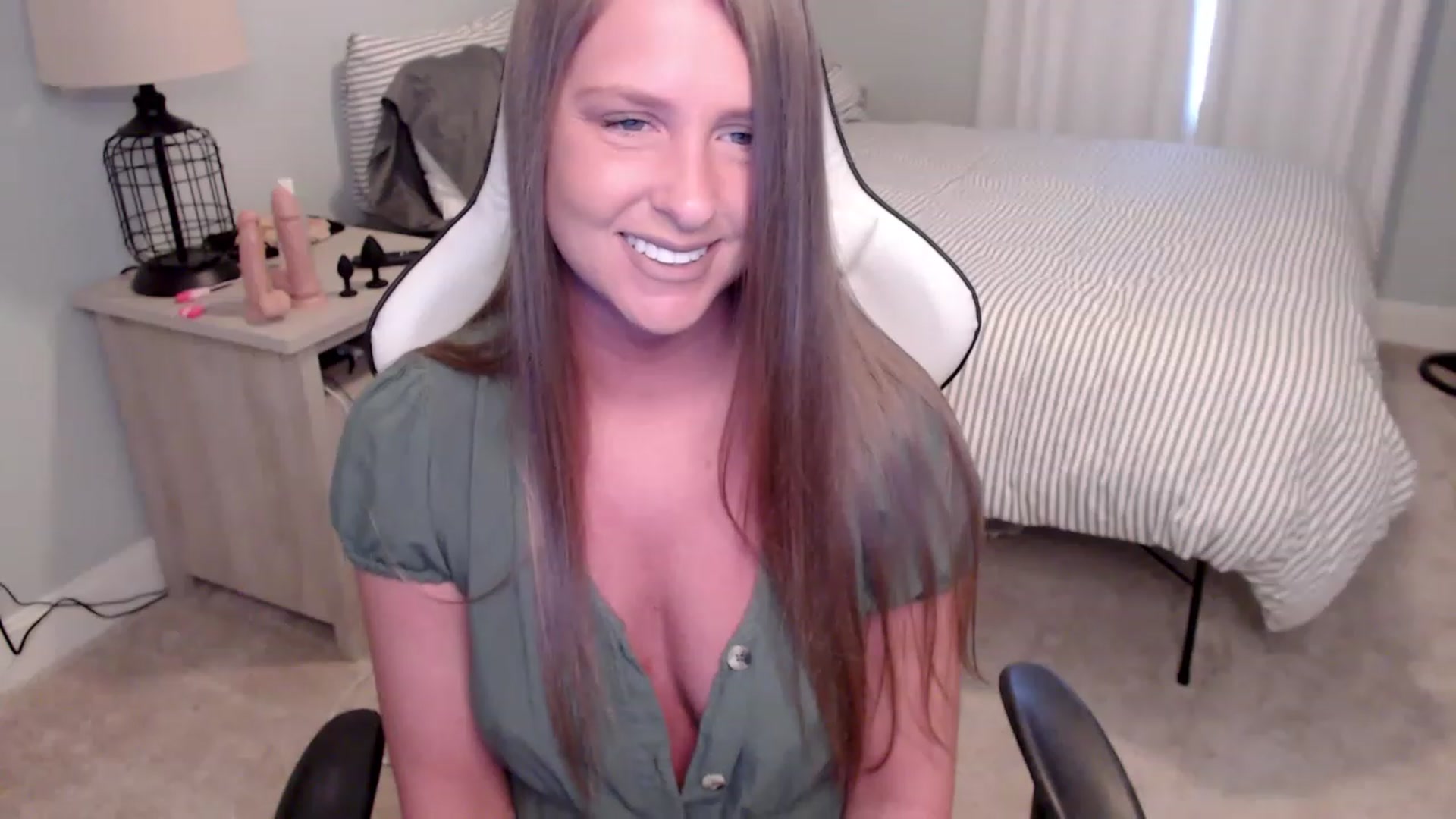 Gallery image thumbnail from HufflepuffHoe's myfreecams stream on, 01/31/2023, 20:17 image 6 of 20
