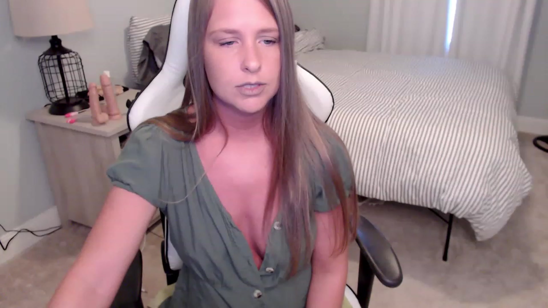Gallery image thumbnail from HufflepuffHoe's myfreecams stream on, 01/31/2023, 20:17 image 15 of 20