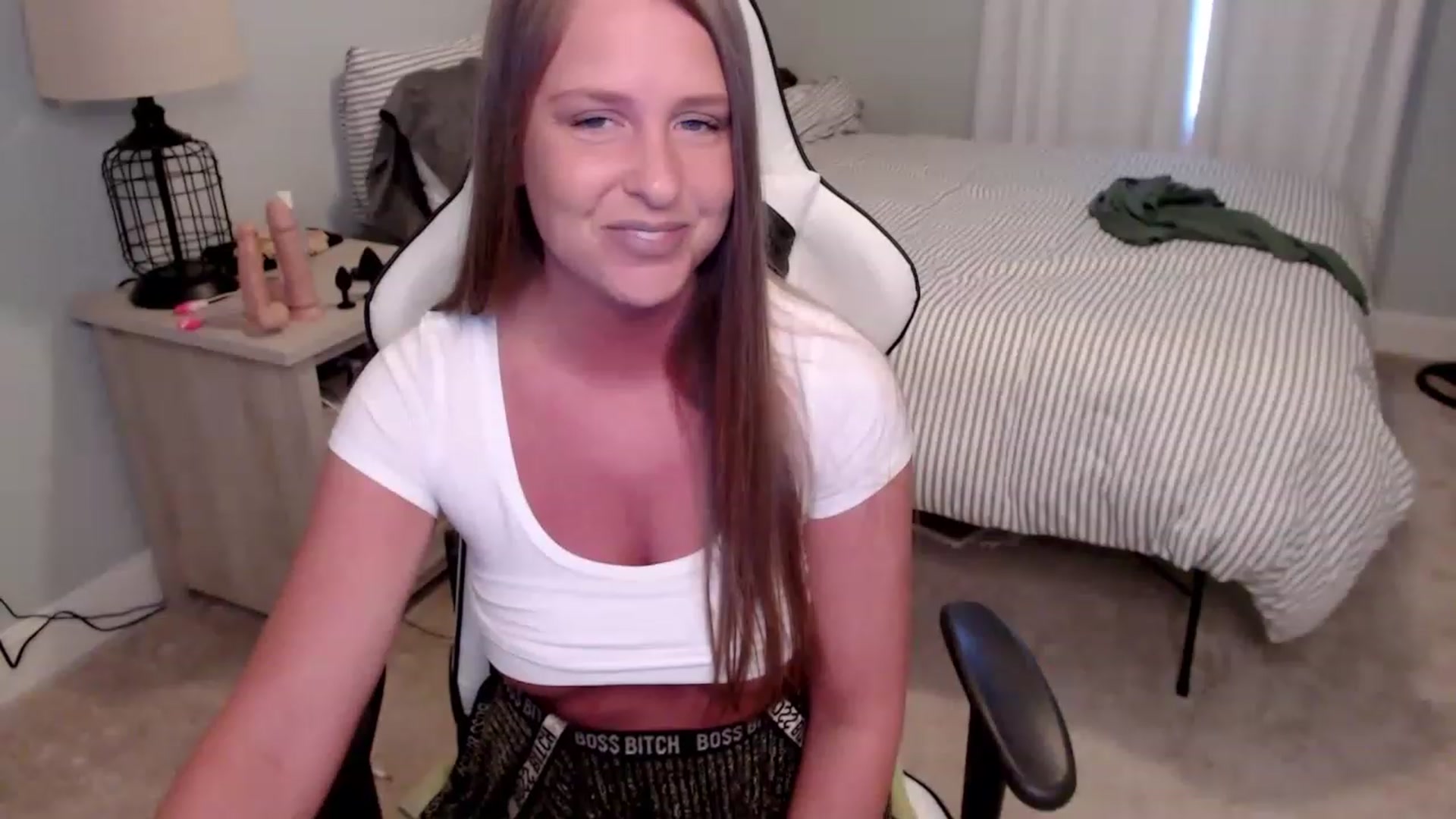 Gallery image thumbnail from HufflepuffHoe's myfreecams stream on, 01/31/2023, 20:17 image 17 of 20