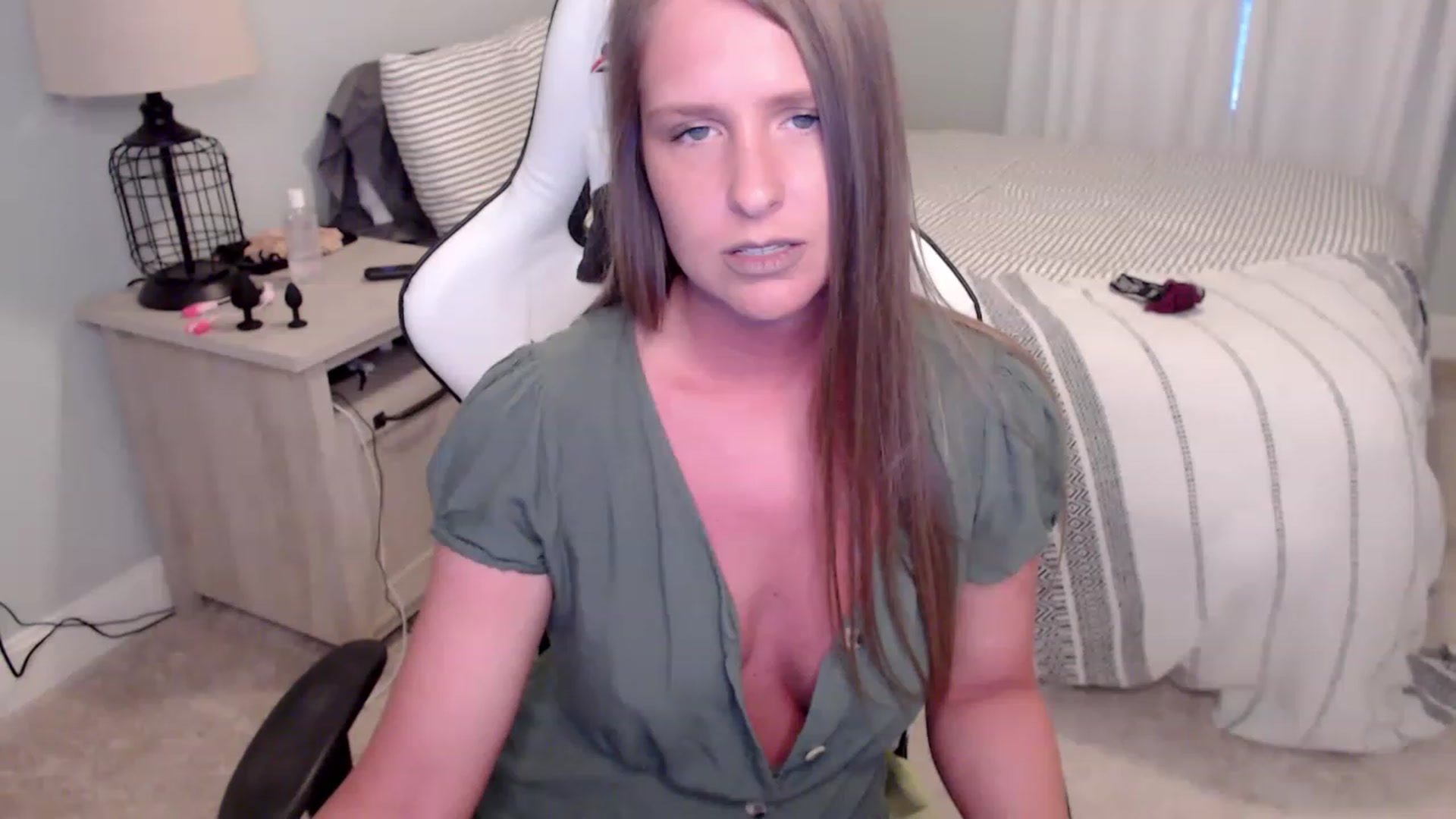 Gallery image thumbnail from HufflepuffHoe's myfreecams stream on, 01/31/2023, 23:48 image 11 of 20