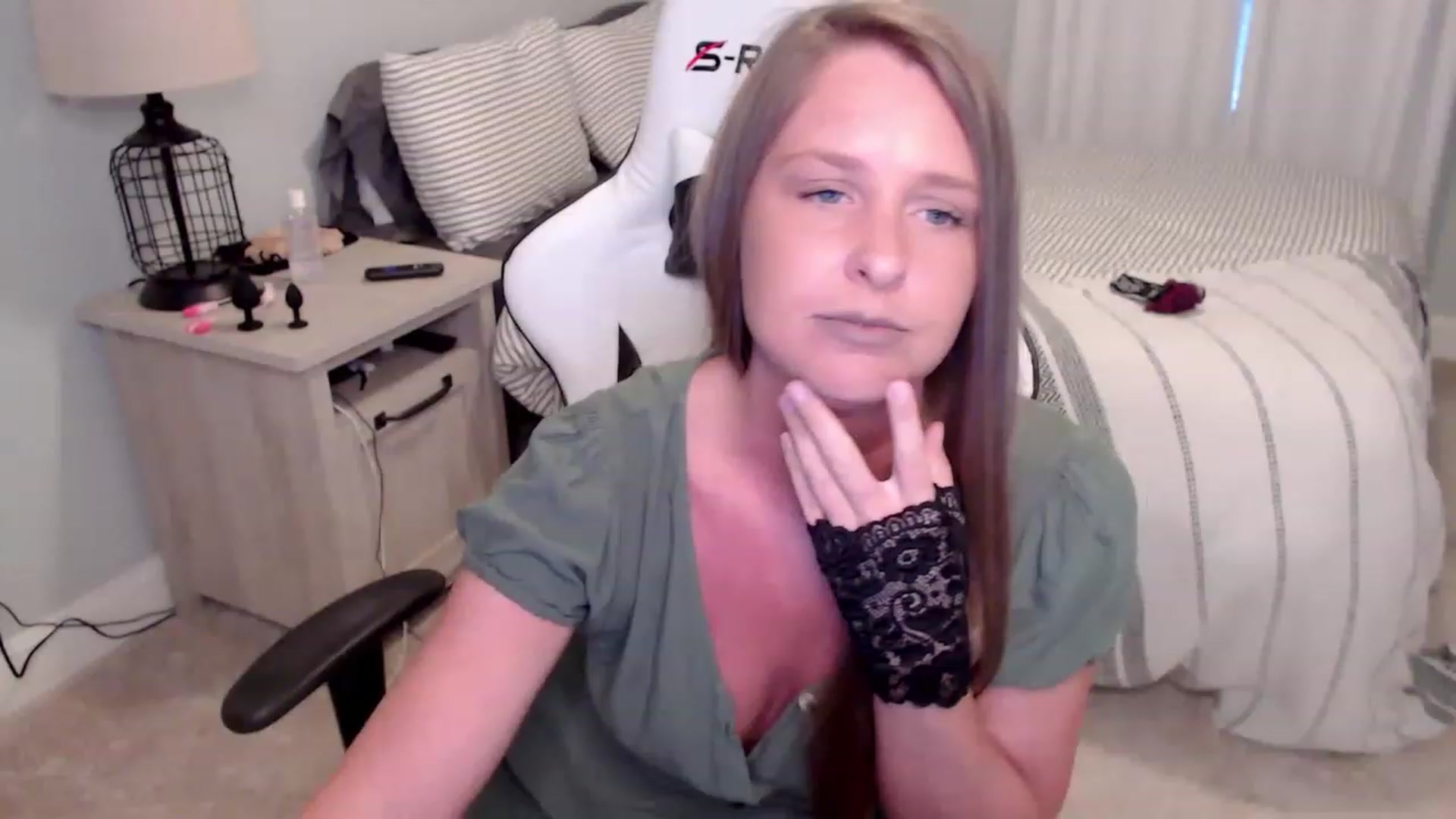 Gallery image thumbnail from HufflepuffHoe's myfreecams stream on, 01/31/2023, 23:48 image 10 of 20