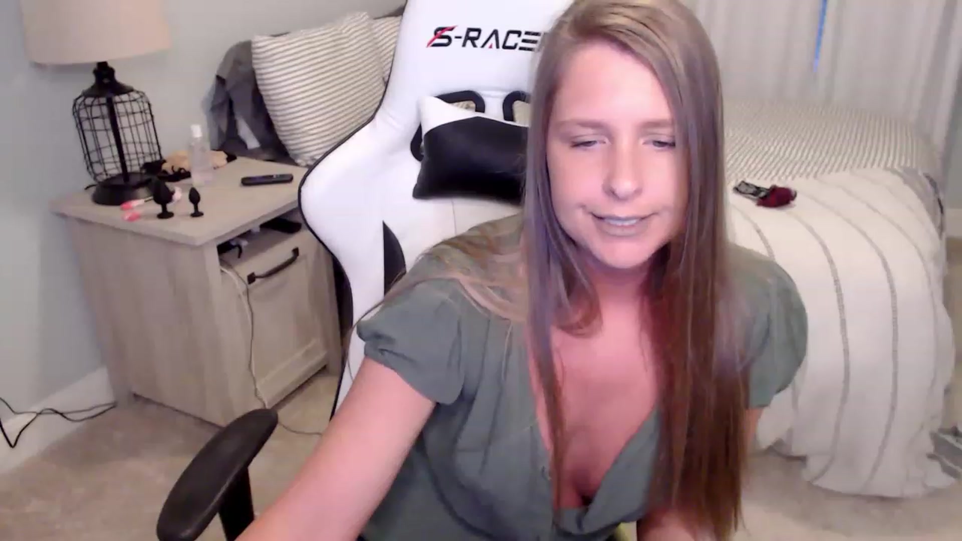 Gallery image thumbnail from HufflepuffHoe's myfreecams stream on, 01/31/2023, 23:48 image 15 of 20