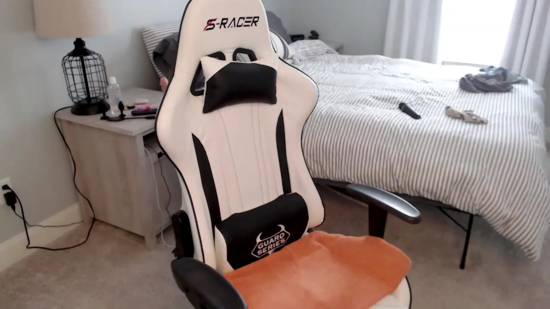 Gallery image thumbnail from HufflepuffHoe's myfreecams stream on, 02/09/2023, 18:45 image 10 of 20