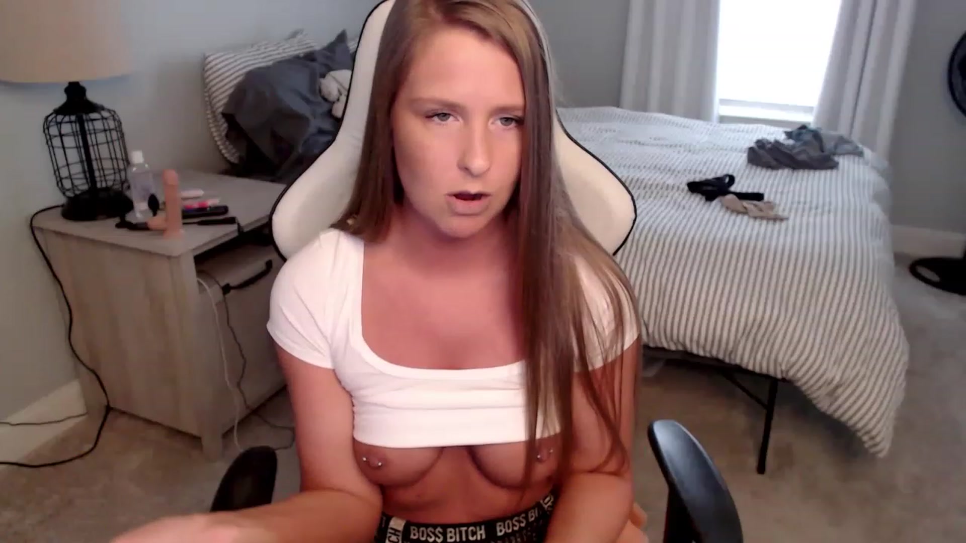Gallery image thumbnail from HufflepuffHoe's myfreecams stream on, 02/09/2023, 21:46 image 17 of 20