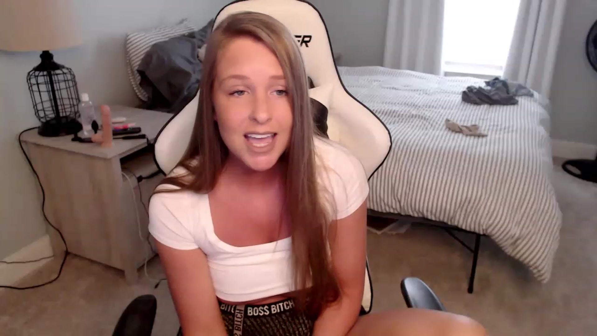 Gallery image thumbnail from HufflepuffHoe's myfreecams stream on, 02/09/2023, 21:46 image 12 of 20