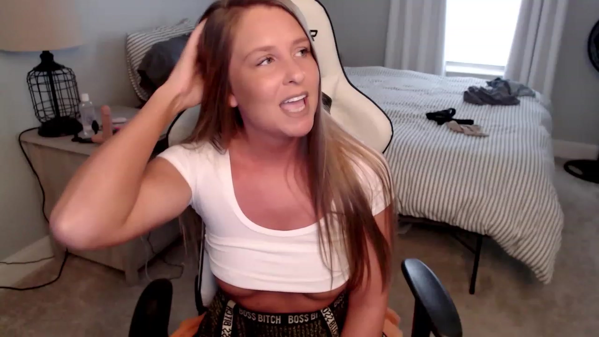 Gallery image thumbnail from HufflepuffHoe's myfreecams stream on, 02/09/2023, 21:46 image 18 of 20