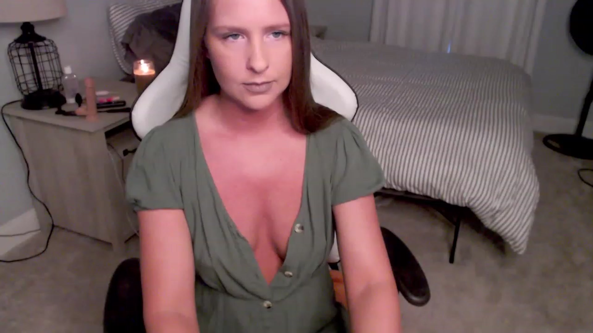 Gallery image thumbnail from HufflepuffHoe's myfreecams stream on, 02/13/2023, 19:32 image 15 of 20
