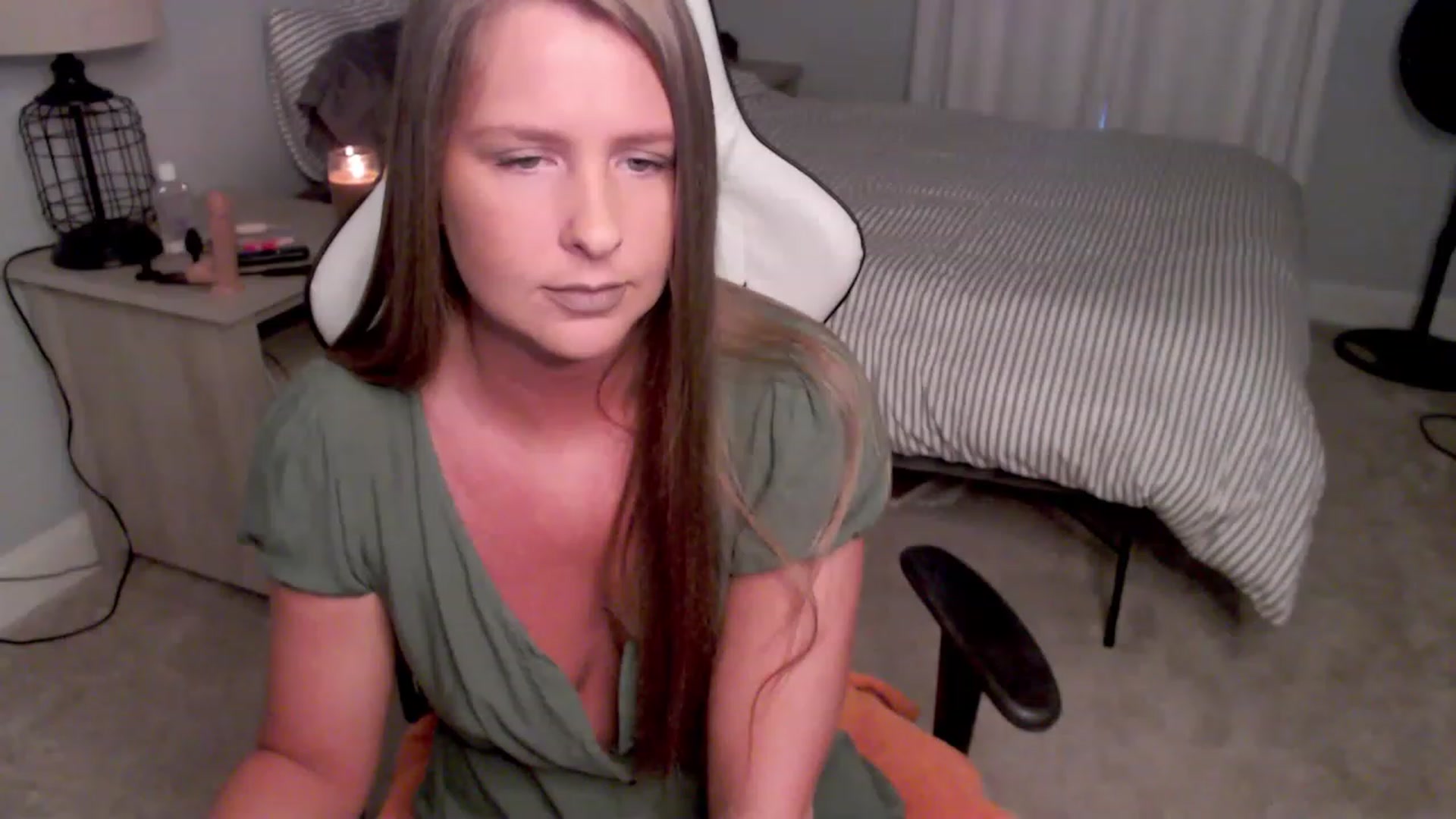 Gallery image thumbnail from HufflepuffHoe's myfreecams stream on, 02/13/2023, 19:32 image 18 of 20