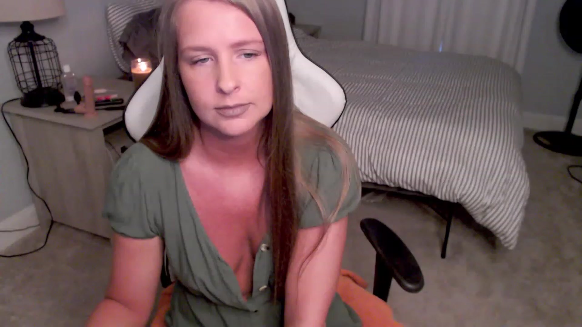 Gallery image thumbnail from HufflepuffHoe's myfreecams stream on, 02/13/2023, 19:32 image 17 of 20