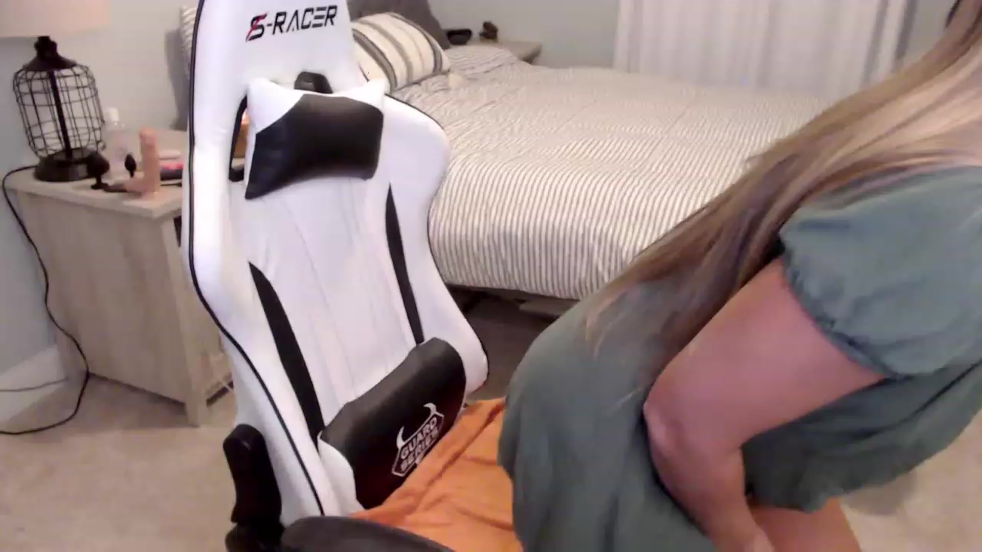 Gallery image thumbnail from HufflepuffHoe's myfreecams stream on, 02/13/2023, 19:32 image 14 of 20